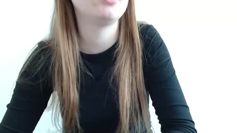 Snapshot of funemma000 chatting on April 2026 08:06:01 AM Emma online show from April 2026 08:06:01 AM