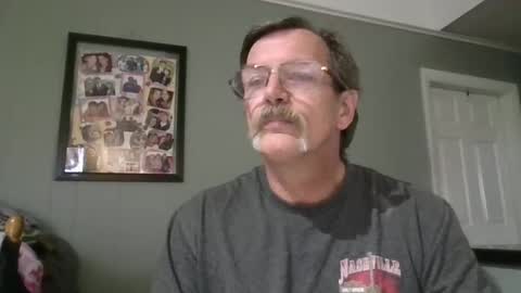 Snapshot of fxson8 chatting on November 2025 07:19:02 PM fxson8 online show from November 2025 07:19:02 PM