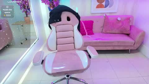 gabby_evanns online show from November 2025 11:54:01 AM
