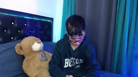 gabriel_x18 online show from February 2026 05:04:01 AM