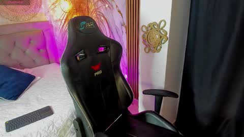   online show from October 2025 01:12:01 PM