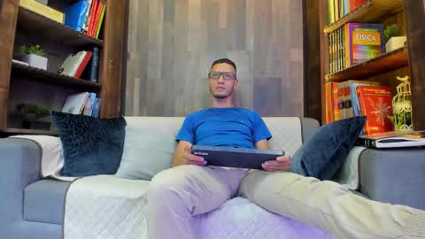 gabrieldraven online show from September 2025 07:38:01 PM