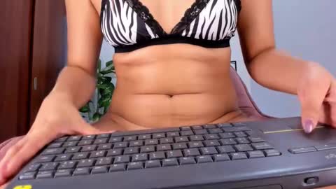 Snapshot of gaby_girl chatting on February 2025 02:01:01 AM online show from February 2025 02:01:01 AM