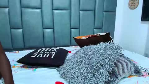 gabystom online show from November 2025 12:59:01 PM