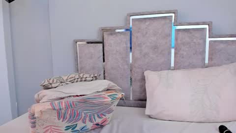 gabyyjones online show from February 2025 02:20:01 PM