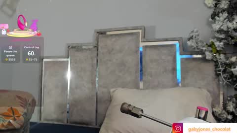 gabyyjones online show from September 2025 12:29:01 PM