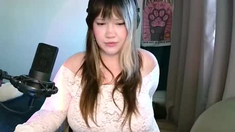 Snapshot of gamergirl01 chatting on September 2025 09:45:02 AM Alex brb in 2 hours online show from September 2025 09:45:02 AM