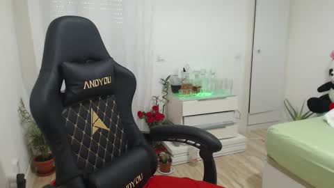 Snapshot of genesisgems11_ chatting on February 2025 07:37:02 AM Genesis online show from February 2025 07:37:02 AM