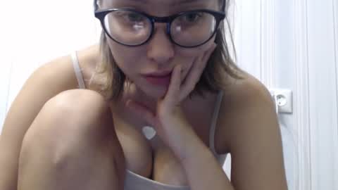 genev__ievee online show from November 2025 02:16:01 PM