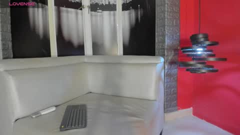 G E O R G E online show from October 2025 02:41:02 AM