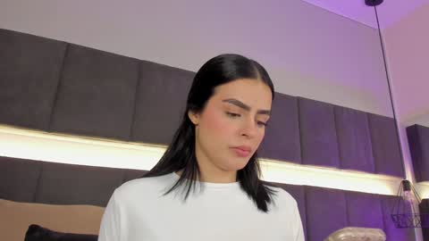 Kendal  online show from January 2025 10:08:02 PM