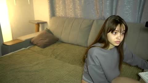 Jean and Isa couple Van online show from January 2026 10:18:02 AM