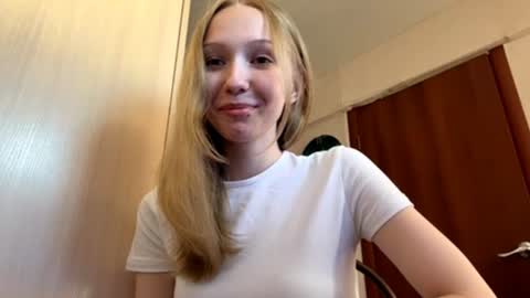 Snapshot of gertrudeuran chatting on June 2026 04:37:01 AM Sophie online show from June 2026 04:37:01 AM
