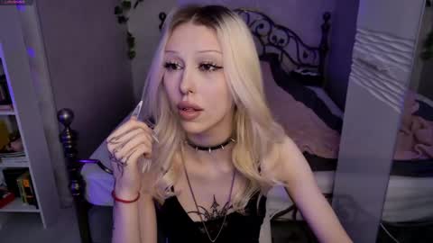 Snapshot of ghost_girlyy chatting on April 2026 11:59:01 AM violeta online show from April 2026 11:59:01 AM