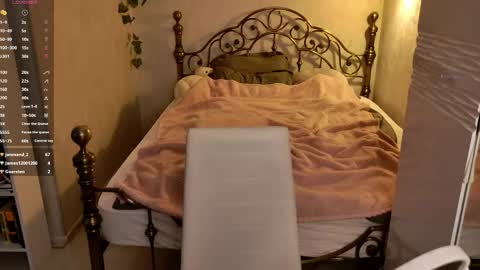 Snapshot of ghost_girlyy chatting on April 2026 02:09:02 AM violeta online show from April 2026 02:09:02 AM