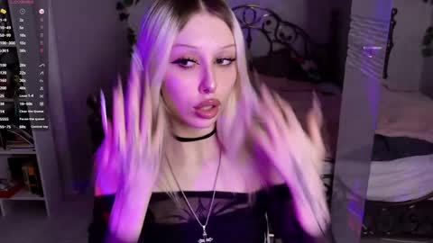 Snapshot of ghost_girlyy chatting on May 2026 08:39:01 PM violeta online show from May 2026 08:39:01 PM