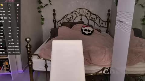 Snapshot of ghost_girlyy chatting on May 2026 12:41:02 AM violeta online show from May 2026 12:41:02 AM