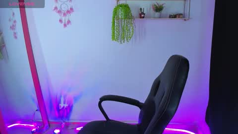 giaaaa   online show from November 2025 11:04:02 PM