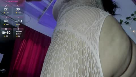 nahomi online show from November 2025 05:01:02 PM