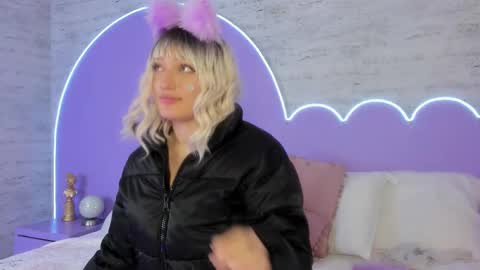 Gia online show from November 2025 07:52:01 AM