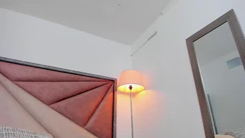 Gia  online show from February 2025 09:01:02 PM