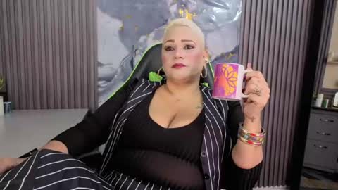 Snapshot of gianellacox chatting on July 2026 12:11:01 PM online show from July 2026 12:11:01 PM