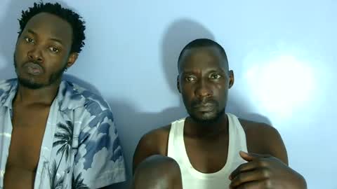 Snapshot of giant_couple chatting on June 2026 04:34:02 AM giant_couple online show from June 2026 04:34:02 AM
