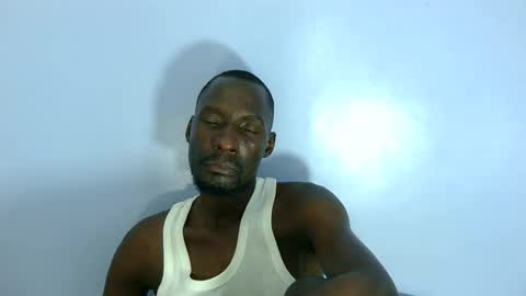 Snapshot of giant_couple chatting on June 2026 06:35:02 PM giant_couple online show from June 2026 06:35:02 PM