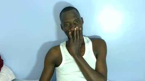 Snapshot of giant_couple chatting on June 2026 12:16:01 PM giant_couple online show from June 2026 12:16:01 PM