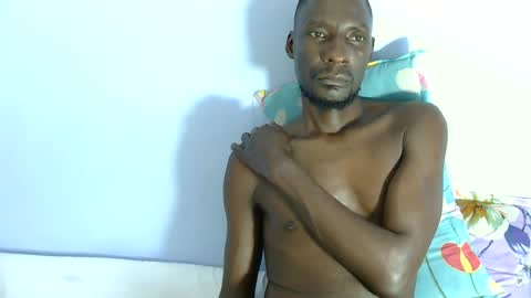 Snapshot of giant_couple chatting on July 2026 03:31:02 AM giant_couple online show from July 2026 03:31:02 AM