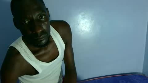 Snapshot of giant_couple chatting on July 2026 01:07:02 PM giant_couple online show from July 2026 01:07:02 PM