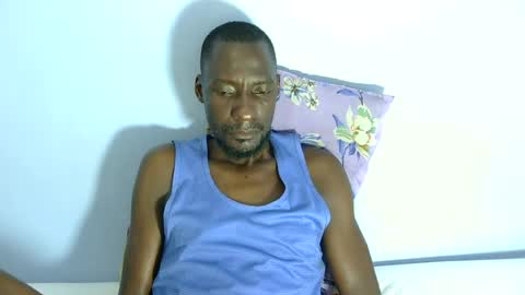 Snapshot of giant_couple chatting on July 2026 03:24:01 AM giant_couple online show from July 2026 03:24:01 AM