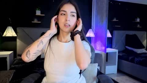 Gia online show from November 2025 02:40:02 PM