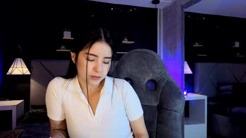 Gia online show from November 2025 01:22:01 PM