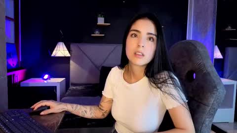 Gia online show from November 2025 01:50:01 AM