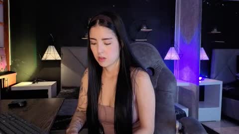 Gia online show from November 2025 02:28:01 PM