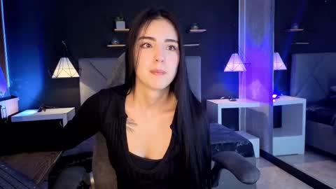 Gia online show from November 2025 06:08:01 PM