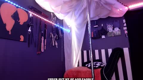 Giggles online show from December 2025 06:23:01 PM