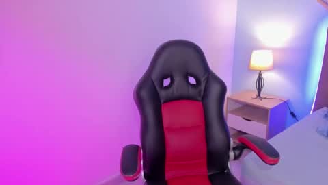 gigi_burns online show from November 2025 01:15:02 PM