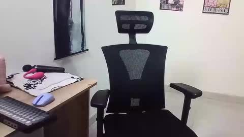 GIGI STCOTT online show from December 2025 01:48:02 AM