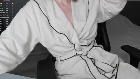 gigihadd online show from November 2025 05:49:01 PM