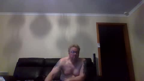 gimmmieoooo online show from October 2025 09:10:01 AM