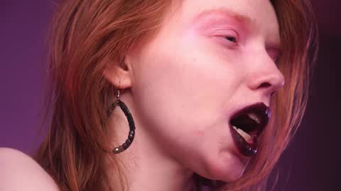 Snapshot of ginger_hugs chatting on January 2025 01:05:02 AM im expecting 350 thumbs up on my altar online show from January 2025 01:05:02 AM