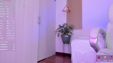 Kendall online show from January 2025 05:48:01 PM