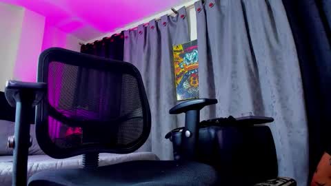 GIOMAR REYES online show from February 2026 07:51:01 AM