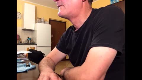 giovanni_1964 online show from April 2026 05:41:02 PM
