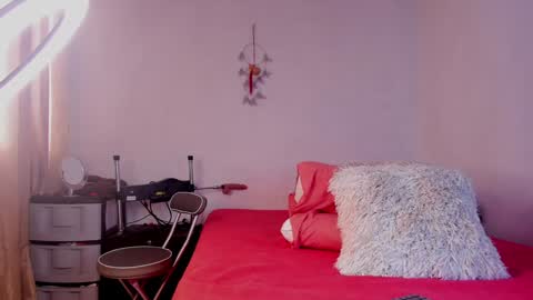 Girasol Walton online show from February 2025 01:00:02 PM