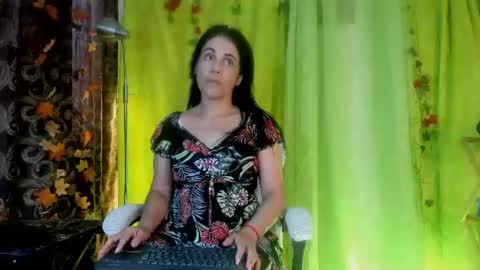 Snapshot of girasol_walton chatting on June 2026 02:01:02 PM Girasol Walton online show from June 2026 02:01:02 PM