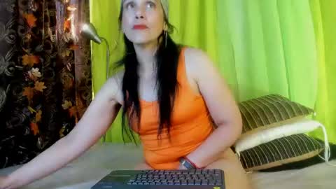 Snapshot of girasol_walton chatting on July 2026 01:39:02 PM Girasol Walton online show from July 2026 01:39:02 PM