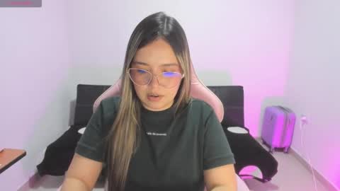 Alana online show from November 2025 09:59:01 PM